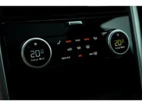 Land Rover Discovery 3.0 D250 R-Dynamic SE thumbnail 20