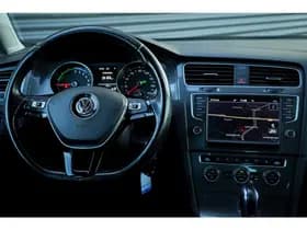 Volkswagen E-Golf / Stoelverwarming / Incl BTW / DAB / Camera / Adaptive Cruise thumbnail 36