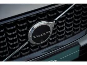 Volvo XC60 2.0 T6 Plug-in hybrid AWD Plus Dark thumbnail 25