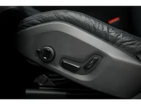 Volvo XC60 2.0 T6 Plug-in hybrid AWD Plus Dark thumbnail 28