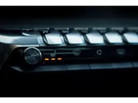 Peugeot 3008 1.6 HYbrid4 300 Première Pack Avantage thumbnail 50