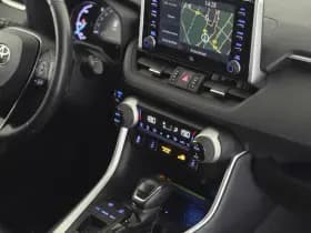 Toyota RAV4 2.5 Hybrid Bi-Tone | Trekhaak | Parkeercamera | Stoelverwarming thumbnail 2