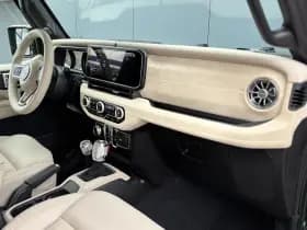 Jeep Wrangler Unlimited 4xe 380 Sahara | BRUTE Active Suspension System | Individual Kleur | Apple-Android thumbnail 17