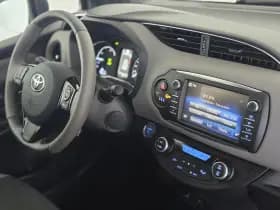 Toyota Yaris 1.5 Hybrid Bi-Tone Plus | Panoramadak | Navigatie | Parkeercamera thumbnail 4