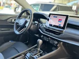 Jeep Compass 4xe 240 Plug-in Hybrid Electric Summit | Safety Pack | Premium Pack | Winter Pack | thumbnail 13