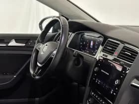 Volkswagen Golf 1.5 TSI Highline Business R | Schuif-Kanteldak | Apple-Android | Parkeercamera thumbnail 2