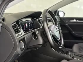 Volkswagen Golf 1.5 TSI Highline Business R | Schuif-Kanteldak | Apple-Android | Parkeercamera thumbnail 11