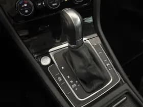 Volkswagen Golf 1.5 TSI Highline Business R | Schuif-Kanteldak | Apple-Android | Parkeercamera thumbnail 22