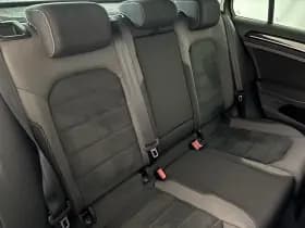 Volkswagen Golf 1.5 TSI Highline Business R | Schuif-Kanteldak | Apple-Android | Parkeercamera thumbnail 8