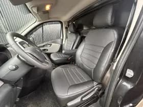 Renault Trafic 120pk L2H1 Black Edition thumbnail 3