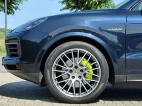 Porsche Cayenne 3.0 E-Hybrid Platinum Edition | ACC | Carplay | Trekhaak | Panorama thumbnail 8