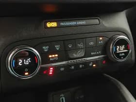 Ford FOCUS Wagon 1.0 EcoBoost Titanium Business | Automaat | Carplay | Camera | Led | Stuur+ Stoelverwarming thumbnail 19