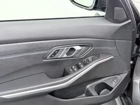 BMW 3 Serie Touring 320i thumbnail 16