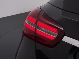 Mercedes-Benz GLA 180 Premium Plus thumbnail 2