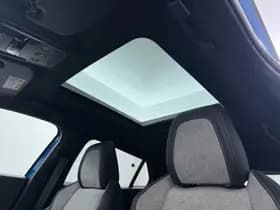 Peugeot E-2008 EV GT Pack 50 kWh thumbnail 18