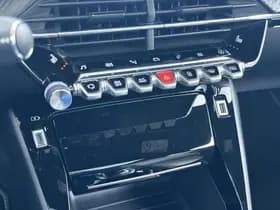 Peugeot E-2008 EV GT Pack 50 kWh thumbnail 36