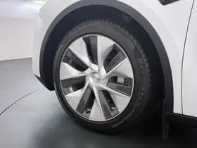 Tesla Model Y Long Range AWD 75 kWh thumbnail 14