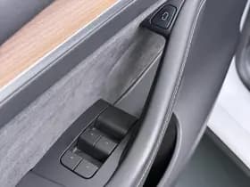 Tesla Model Y Long Range AWD 75 kWh thumbnail 18