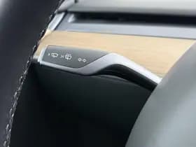 Tesla Model Y Long Range AWD 75 kWh thumbnail 29