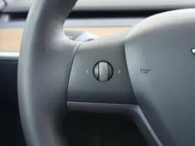 Tesla Model Y Long Range AWD 75 kWh thumbnail 31