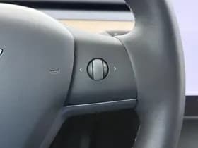 Tesla Model Y Long Range AWD 75 kWh thumbnail 32