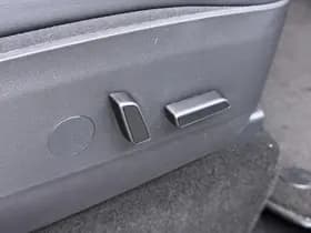 Tesla Model Y Long Range AWD 75 kWh thumbnail 43