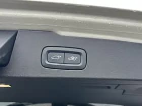 Volvo V60 2.0 T8 Twin Engine AWD R-Design thumbnail 12