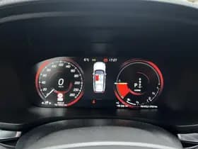 Volvo V60 2.0 T8 Twin Engine AWD R-Design thumbnail 30