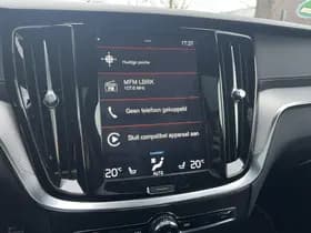 Volvo V60 2.0 T8 Twin Engine AWD R-Design thumbnail 31