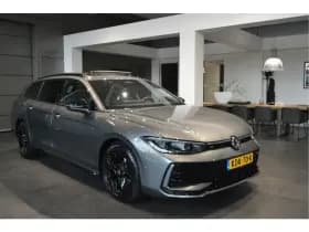 Volkswagen Passat Variant 2.0 TDI 3X R-LINE head up pano trekhaak 18 inch 150 pk !! thumbnail 3