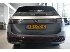 Volkswagen Passat Variant 2.0 TDI 3X R-LINE head up pano trekhaak 18 inch 150 pk !! thumbnail 5