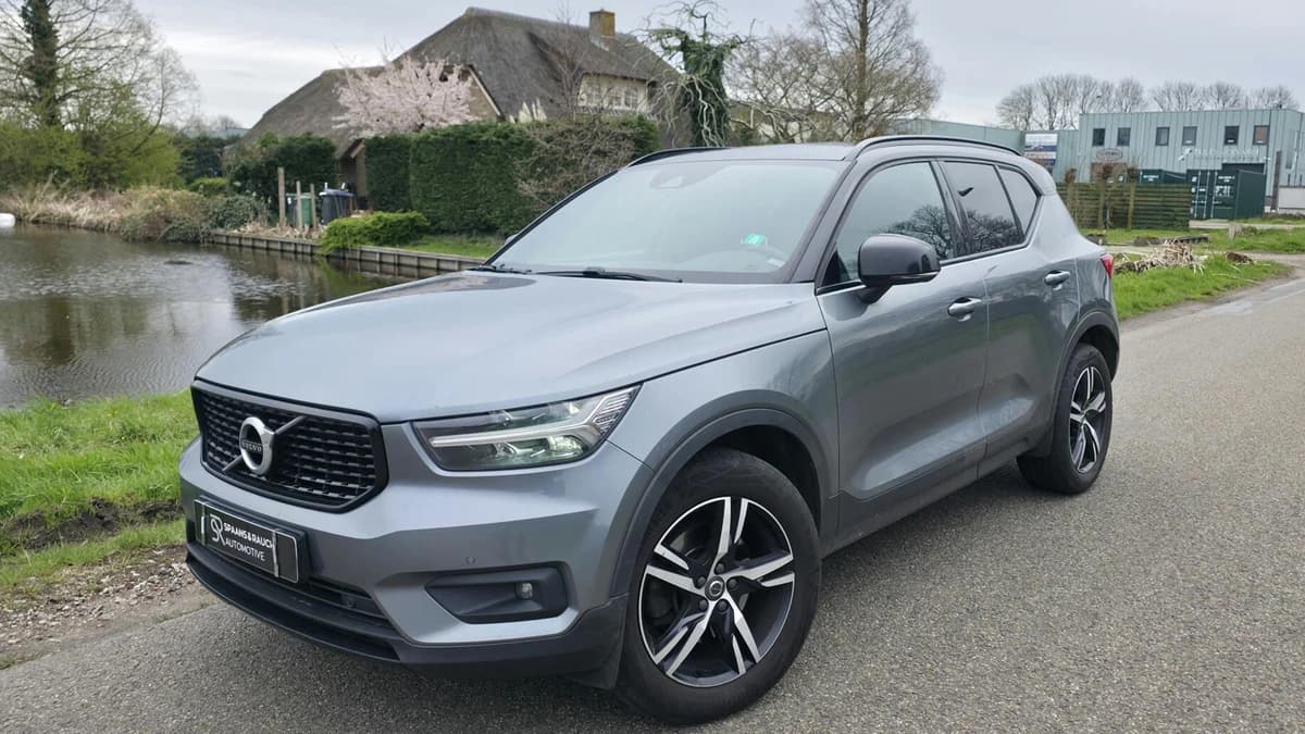 Volvo XC40 — foto 1