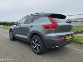 Volvo XC40 thumbnail 2