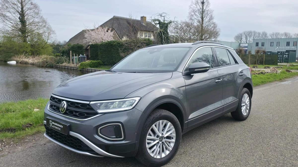 Volkswagen T-Roc — foto 1