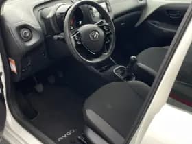Toyota Aygo 1.0 VVT-i x-fun | 5drs | airco! thumbnail 2