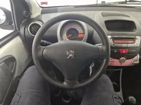 Peugeot 107 1.0- 12V XS 85.800 km +NAP NL- auto thumbnail 9