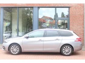 Peugeot 308 Sw 1.2 Puretech *Premium* | Leder | Camera | Trekhaak | Panorama | Carplay | Navigatie | Cruise & Climate Control | Privacy | thumbnail 2