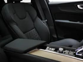 Volvo XC60 2.0 T6 Plug-in hybrid AWD Ultra Bright | PANORAMADAK | STUURVERWARMING | DAB | APPLE | 360 CAMERA thumbnail 14