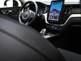 Volvo XC60 2.0 T6 Plug-in hybrid AWD Ultra Bright | PANORAMADAK | STUURVERWARMING | DAB | APPLE | 360 CAMERA thumbnail 4