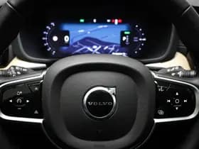 Volvo XC60 2.0 T6 Plug-in hybrid AWD Ultra Bright | PANORAMADAK | STUURVERWARMING | DAB | APPLE | 360 CAMERA thumbnail 39