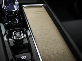 Volvo XC60 2.0 T6 Plug-in hybrid AWD Ultra Bright | PANORAMADAK | STUURVERWARMING | DAB | APPLE | 360 CAMERA thumbnail 42