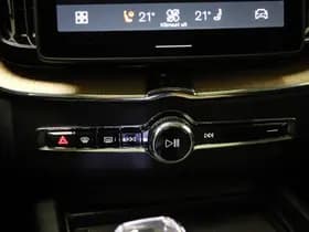 Volvo XC60 2.0 T6 Plug-in hybrid AWD Ultra Bright | PANORAMADAK | STUURVERWARMING | DAB | APPLE | 360 CAMERA thumbnail 43