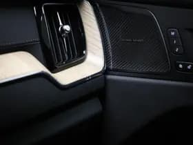 Volvo XC60 2.0 T6 Plug-in hybrid AWD Ultra Bright | PANORAMADAK | STUURVERWARMING | DAB | APPLE | 360 CAMERA thumbnail 10