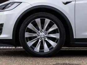 Tesla Model X Long Range thumbnail 9