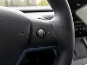 Tesla Model Y Long Range AWD 75 kWh thumbnail 23