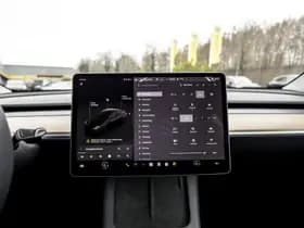Tesla Model Y Long Range AWD 75 kWh thumbnail 29