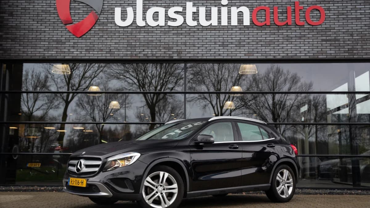 Mercedes-Benz GLA 180 Ambition , Trekhaak, Leer, Achteruitrijcamera — foto 1