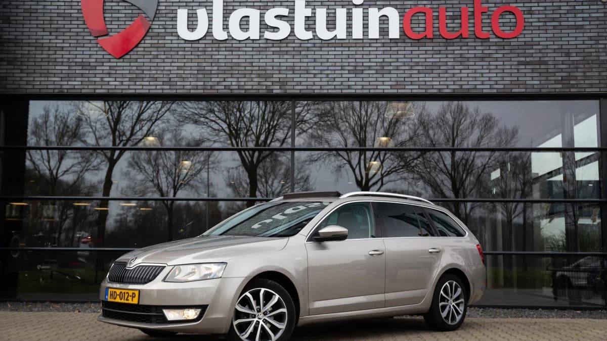Škoda Octavia Combi 1.6 TDI Greentech Edition Businessline , Panoramadak, Trekhaak, Achteruitrijcamera, — foto 1