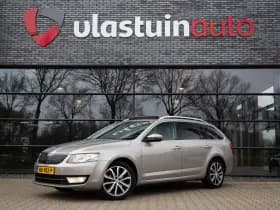 Škoda Octavia Combi 1.6 TDI Greentech Edition Businessline , Panoramadak, Trekhaak, Achteruitrijcamera,