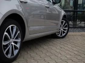 Škoda Octavia Combi 1.6 TDI Greentech Edition Businessline , Panoramadak, Trekhaak, Achteruitrijcamera, thumbnail 9